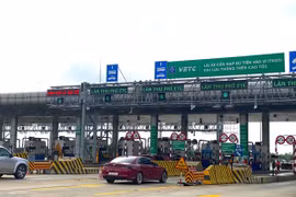 Thấy gì từ việc VETC, Viettel Money dừng thu phí quản lý tài khoản?