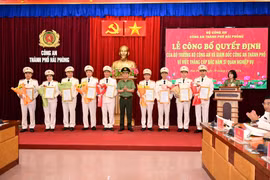 25 cán bộ Công an TP Hải Phòng được thăng cấp bậc hàm đại tá