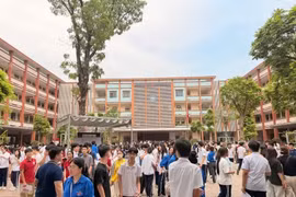 Sáng 30/5, gần 123.500 thí sinh Hà Nội chính thức bước vào kỳ thi lớp 10