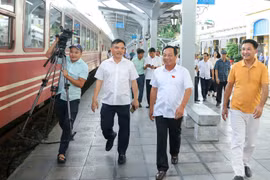 Hơn 300 cán bộ Tây Hải Phòng sẽ sang Đông Hải Phòng làm việc bằng tàu hỏa