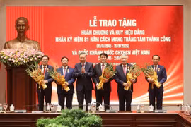 5 nguyên Ủy viên Bộ Chính trị nhận Huân chương Hồ Chí Minh