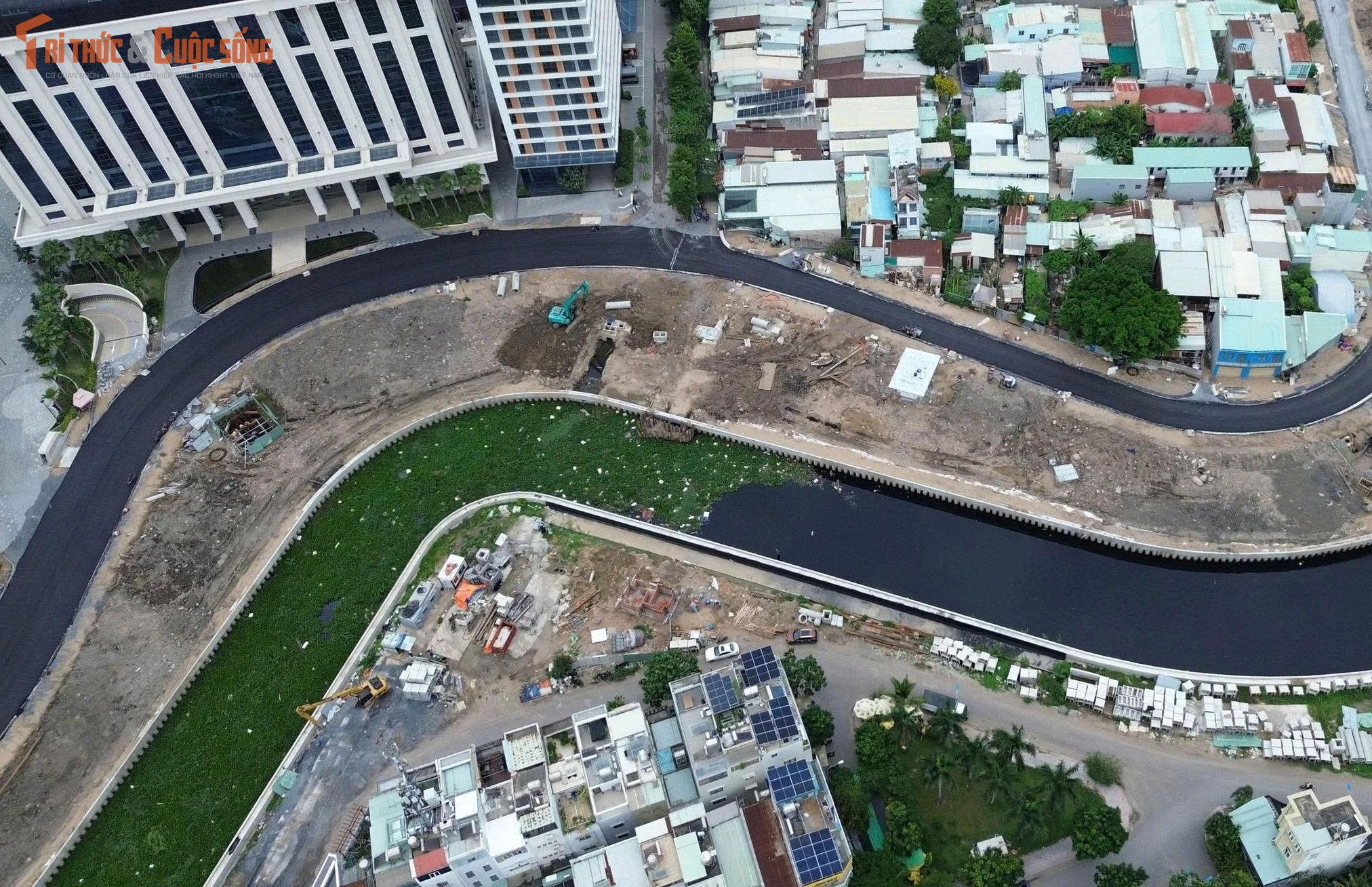 [GALLERY] Cận cảnh 1,4 km đường ven rạch Xuyên Tâm trước giờ thông xe