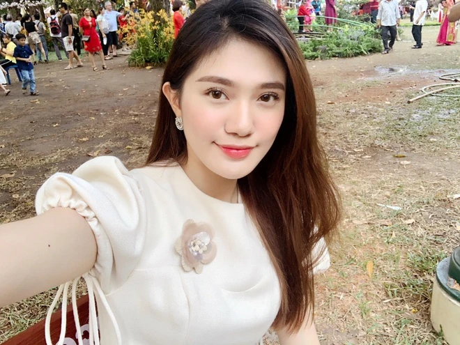 Nhan sắc đời thường của hoa khôi Đại học Hoa Sen