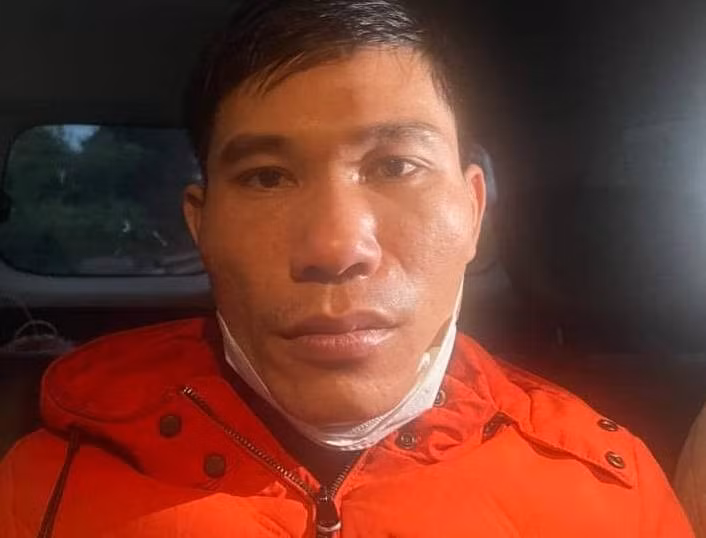 Bất ngờ bị bắt, Khải đã cúi đầu nhận tội và không tìm cách phản kháng hay chống đối lực lượng công an. Ngay trong ngày 1/1/2022, Đội Điều tra tổng hợp Công an quận Đống Đa đã di lý Nguyễn Văn Khải về Hà Nội và bàn giao cho Công an huyện Mỹ Đức tiếp tục xử lý theo thẩm quyền. Với hành vi phạm tội của mình đối tượng đã phải trả giá đắt trước pháp luật.