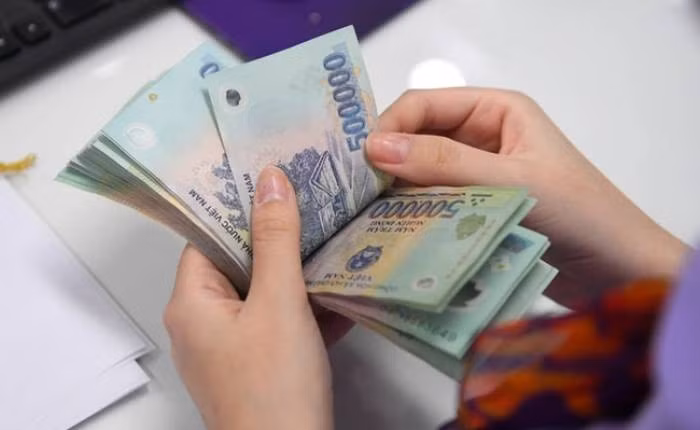 Đối tượng mời người lái xe ôm vào nhà uống nước, đợi lấy tiền trả. Lợi dụng lúc ông K. sơ hở, Chanh dùng búa, đập nhiều nhát vào vùng đầu nạn nhân khiến nam tài xế tử vong tại chỗ. Sau đó, Chanh lôi thi thể người này ra vườn, đào hố chôn xác. Chiếc xe máy của nạn nhân, Chanh đem bán tại Bắc Giang, được 4 triệu đồng. Toàn bộ số tiền này, Chanh nướng vào ma túy. Khi hết tiền, Chanh lại lên kế hoạch giết người, cướp tài sản theo thủ đoạn cũ. (Ảnh minh họa, nguồn internet)