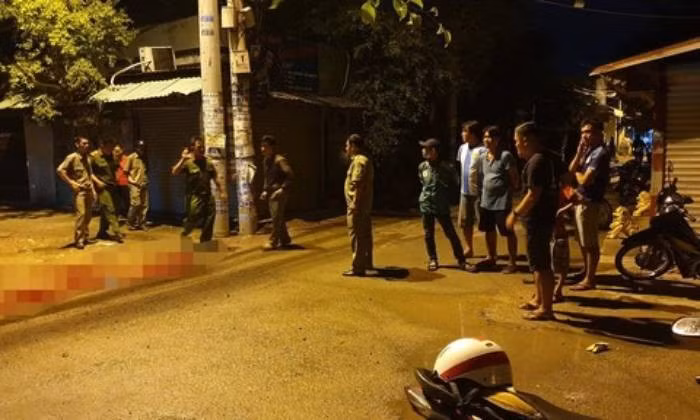 Xác định đây là vụ án giết người đặc biệt nghiêm trọng, lại xảy ra đúng vào ngày Tết có thể gây nên sự hoang mang trong dư luận, Công an tỉnh Bắc Giang đã nhanh chóng thành lập Ban chuyên án để tiến hành truy xét, điều tra. Tại bệnh viện, anh S cho hay, tối 13/2 anh cùng anh Q đi qua khu vực ngã tư gần tỉnh lộ 389 thì gặp một nhóm thanh niên khoảng 10 người đứng chơi. Những người này, hai nạn nhân chưa từng quen biết.(Ảnh minh họa, nguồn intrernet)