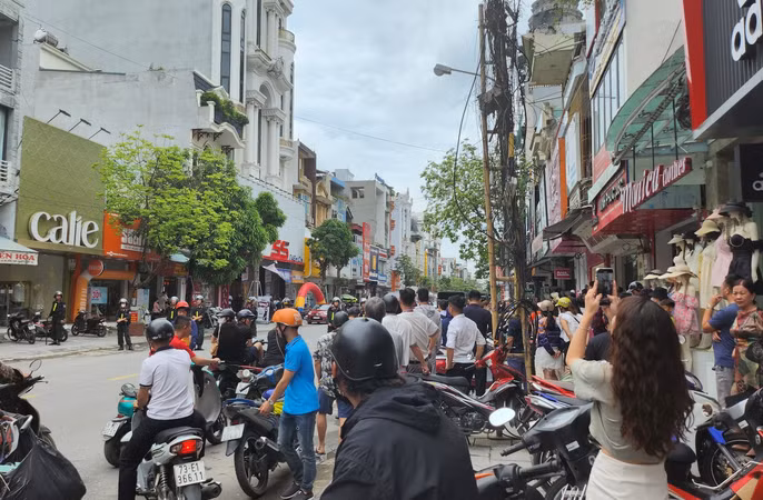 Tuấn “thần đèn” chiêu mộ, quy tụ nhiều đàn em thân tín, dấn thân vào con đường cho vay nặng lãi, đòi nợ thuê. Băng nhóm của Tuấn “thần đèn” có nhiều đối tượng bất hảo, thường sử dụng hàng nóng như: dao, kiếm, súng… Địa bàn hoạt động băng nhóm của Tuấn “thần đèn” không chỉ riêng địa bàn TP Thanh Hóa mà còn vươn ra các huyện, xã.