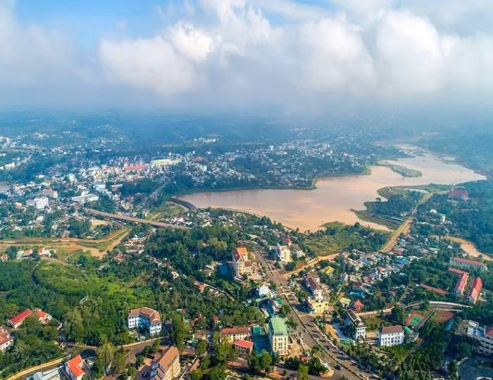 Áp dụng đồng bộ các biện pháp nghiệp vụ, Ban Chuyên án phát hiện Luân, Uyên đang ở Tây Nguyên. Một tổ công tác được cử đi Đắk Nông vào đúng sáng 29 Tết Nguyên đán. Vào thời điểm này, lực lượng tại Thái Bình tiếp tục vận động gia đình cặp đôi trên cung cấp thêm thông tin và được biết, Luân có mối quan hệ họ hàng tại huyện Đắk Hà, tỉnh Kon Tum. (Ảnh minh họa, nguồn internet)