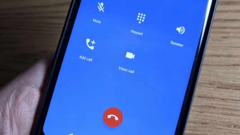 Trước đó không lâu, trong xã có trường hợp thiếu nữ bị kẻ xấu bắt cóc bán qua biên giới khiến gia đình L. càng trở nên lo lắng. Linh cảm có chuyện chẳng lành, ông Chu Ngọc D. (bố chị L.) lập tức họp gia đình và tổ chức mọi người tỏa đi các hướng để tìm kiếm. Sáng 20/3/2011, khi mọi người gọi lại vào số máy của chị L. thì từ đầu dây bên kia vang lên giọng nói của một người đàn ông. Đó là anh Chu Bá Nguyện (anh họ L.). (Ảnh minh họa, nguồn internet).