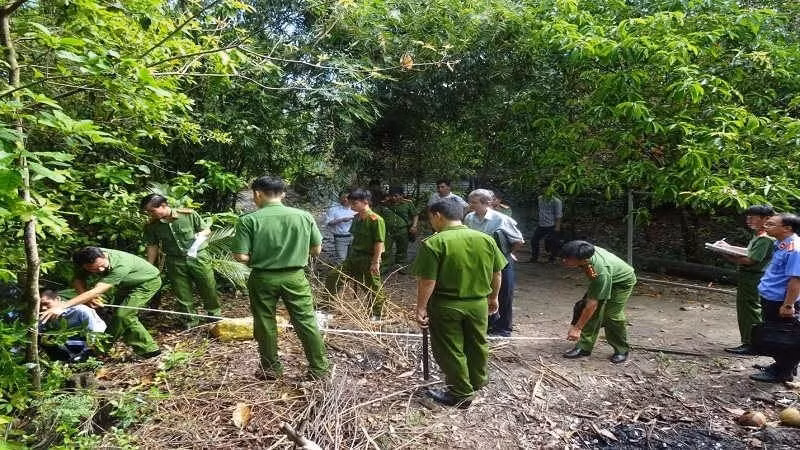 Trước tính chất nghiêm trọng của vụ việc, các mũi trinh sát đã được huy động tối đa, rà soát tất cả các mối quan hệ về nạn nhân, triệu tập hàng chục đối tượng nghi vấn. Sau khi rà soát, đối tượng Tạ Chung Phương (SN 1994, ngụ xã Thống Nhất, huyện Bù Đăng, tỉnh Bình Phước, từng có tiền án, tiền sự), có quen biết với cháu Mỹ L. đã nổi bật lên với nhiều dấu hiệu nghi vấn. (Ảnh minh họa, nguồn internet)