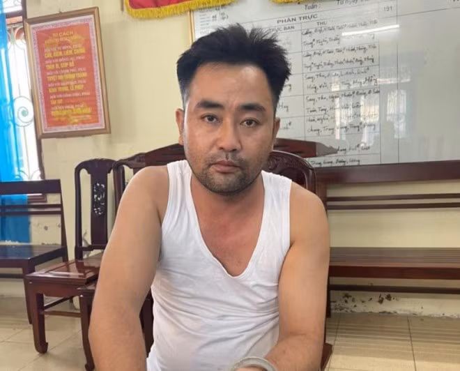 Tiến hành các biện pháp nghiệp vụ, cuối cùng Công an tỉnh Ninh Bình cũng làm rõ, nghi phạm có tên là Nguyễn Văn Đồng (SN 1983, trú tại Nga Bạch, Nga Sơn, Thanh Hóa). Thật bất ngờ, Đồng lại là đối tượng bị Công an tỉnh Thanh Hóa truy nã về hành vi giết người xảy ra năm 2008 do mâu thuẫn cờ bạc. Sau khi phạm tội, Đồng trốn sang Trung Quốc 13 năm. Đến giữa năm 2021, đối tượng bị trục xuất nên về Việt Nam, được cách ly y tế tại Hòa An (Cao Bằng).