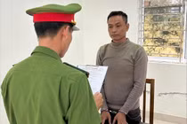 Khởi tố gã đàn ông dùng ảnh nóng của người yêu cũ để tống tiền 