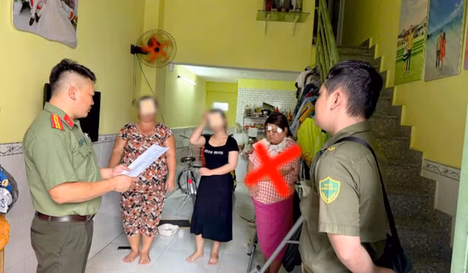 Khởi tố cặp vợ chồng lừa đảo bán hải sản "tươi ngon, giá rẻ"