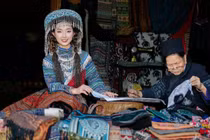 Đi Sa Pa đừng chỉ săn mây, hãy thử một lần ngồi dệt vải cùng người H’Mông