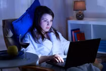 Thói quen của dân văn phòng khiến thận suy yếu dần