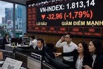 VN-Index lại rơi tự do gần 33 điểm