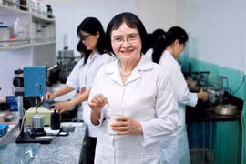 3 lần 'liều' của nữ Phó giáo sư và hành trình đưa sơn KOVA chinh phục thế giới