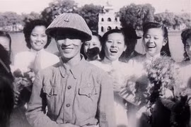 Trung tướng Vương Thừa Vũ: Mắt nhòa lệ vì niềm vui gặp mặt ngày 10/10/1954
