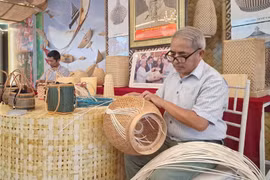 Nghệ nhân đưa mây tre vươn tầm thế giới, thu tiền tỷ