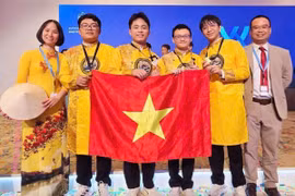 Với em, giây phút nhận kết quả là niềm vui chung của cả đội tuyển và những người đã âm thầm đứng phía sau. Ảnh: MOET.