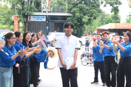 Đề Ngữ văn tốt nghiệp THPT gây bất ngờ, khó ‘mưa’ điểm 9