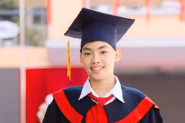 Không chỉ điểm 10, đây là điều thủ khoa khiến cả trường nể