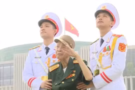 AHLLVT La Văn Cầu, cuộc đời bất tử của vị Đại tá chào điều lệnh bằng tay trái