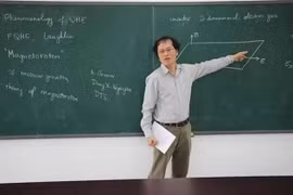 Ngả rẽ từ thần đồng Toán học sang nhà vật lý nổi tiếng thế giới