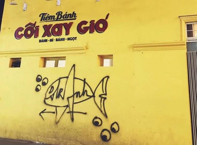 Cột mốc Fansipan và loạt địa danh nổi tiếng bị vẽ bậy