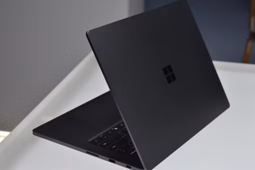 Microsoft Surface ra mắt Laptop Ultra cấu hình siêu khủng