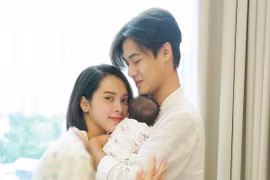 Hình ảnh Quỳnh Lương và chồng thiếu gia bên con gái sơ sinh