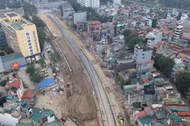 Hà Nội: Công nhân làm việc xuyên Tết trên công trường Vành đai 1