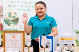 Cô gái An Giang phát triển sản phẩm tẩy rửa sinh học từ lá ổi