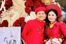 [GALLERY] Hoài Lâm - Ngọc Trinh tươi rói trong ngày về chung một nhà