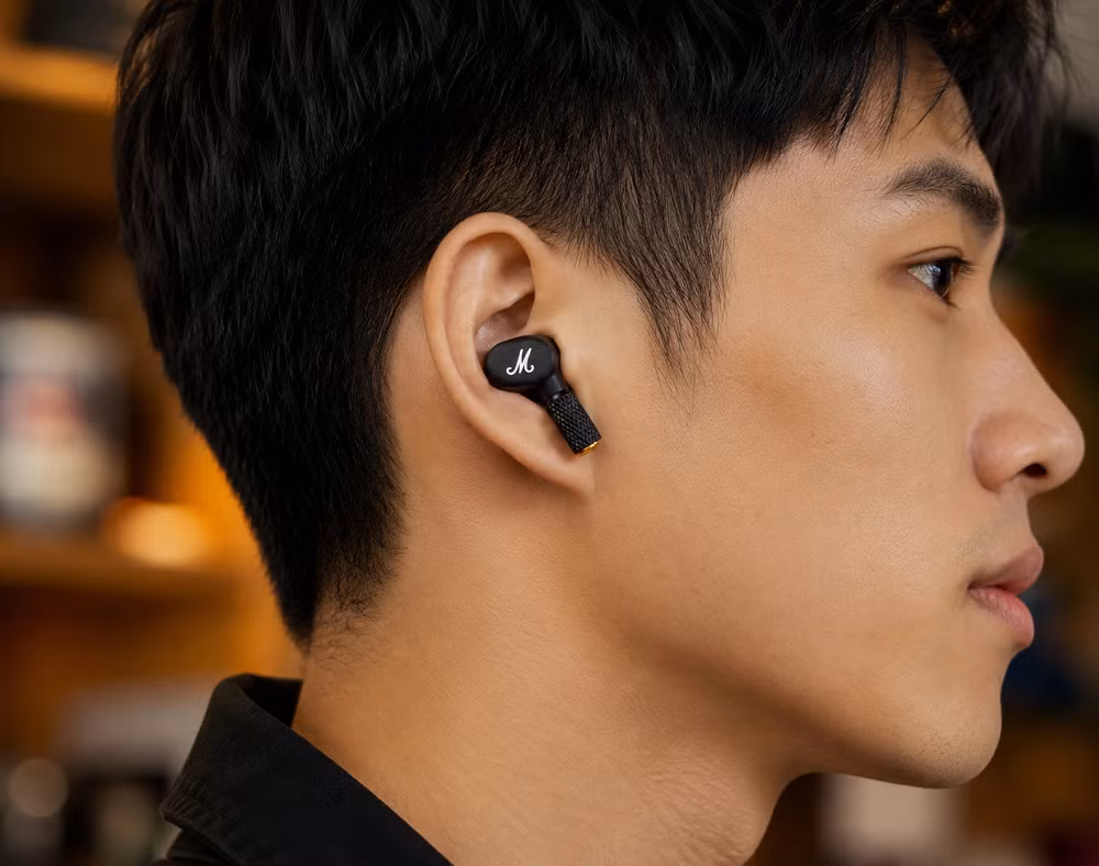 Dù khả năng chống ồn không quá xuất sắc như Bose hay độ chi tiết âm thanh chưa đạt mức tham chiếu như Sony, Marshall Motif II A.N.C vẫn mang đến chất âm mạnh mẽ, dải bass giàu năng lượng và cảm xúc đặc trưng, đặc biệt phù hợp với những người yêu thích rock, EDM hoặc muốn sở hữu một sản phẩm công nghệ thể hiện cá tính và phong cách sống riêng biệt.
