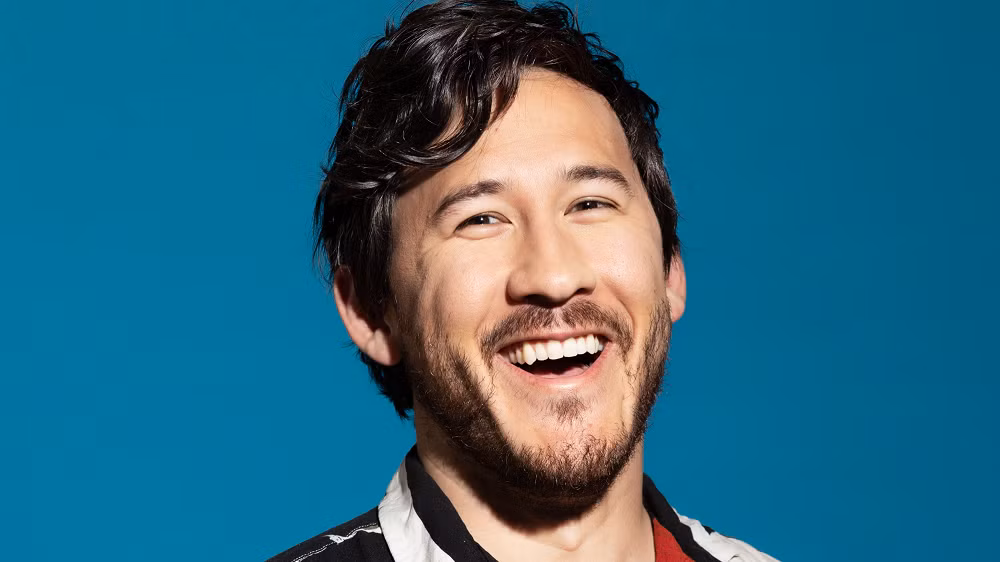Trong khi đó, Markiplier cũng cho thấy mô hình phát triển tương tự khi chuyển mình từ một streamer game nổi tiếng sang doanh nhân với thương hiệu thời trang riêng, đồng thời lấn sân sang podcast, truyền hình và phát hành bộ phim điện ảnh đầu tay trong năm nay, giúp nguồn thu tăng trưởng mạnh mẽ.