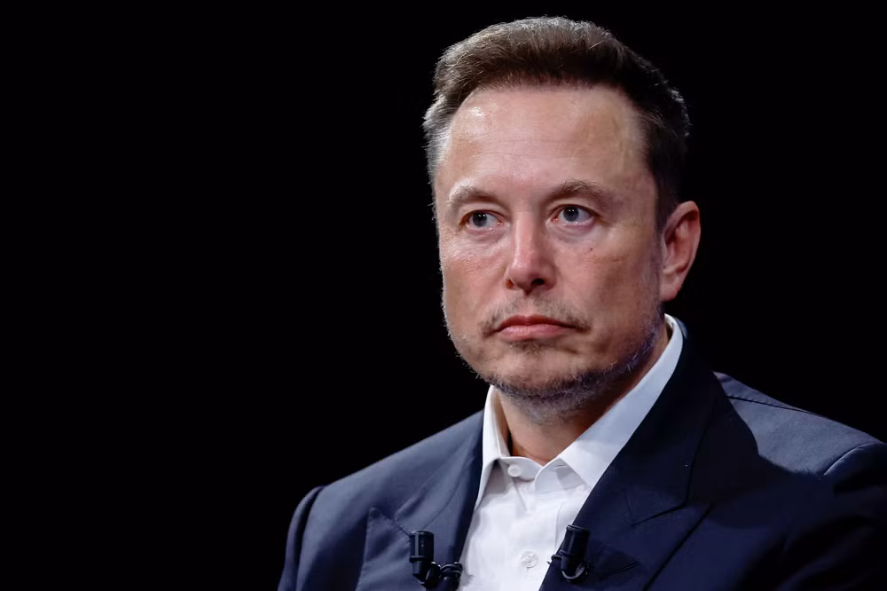 Elon Musk tiếp tục gây chú ý khi đưa ra dự báo rằng trong chưa đầy 20 năm tới, con người có thể không còn bắt buộc phải đi làm vì trí tuệ nhân tạo và robot sẽ đảm nhận phần lớn công việc hiện nay, biến lao động trở thành một “lựa chọn” thay vì nhu cầu thiết yếu như ở thời điểm hiện tại.