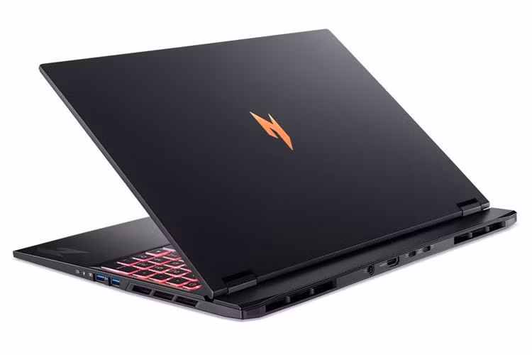 Ngoài cấu hình mạnh mẽ, Nitro ProPanel AN16S-61 còn sở hữu màn hình 16 inch tỷ lệ 16:10 độ phân giải cao, hệ thống tản nhiệt hai quạt cùng chính sách bảo hành VIP 3S1 độc quyền của Acer tại Việt Nam, biến đây trở thành một trong những dòng laptop gaming đáng chú ý nhất thị trường năm 2026 dành cho cả game thủ lẫn người sáng tạo nội dung.