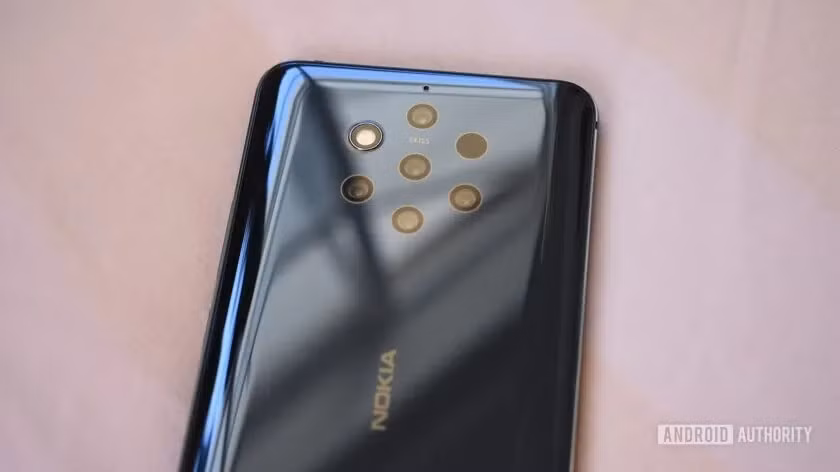 Nokia 9 PureView từng gây sốc tại MWC 2019 khi ra mắt với 5 camera sau độc đáo, gồm hai cảm biến màu và ba cảm biến đơn sắc. (Ảnh: Android Authority)