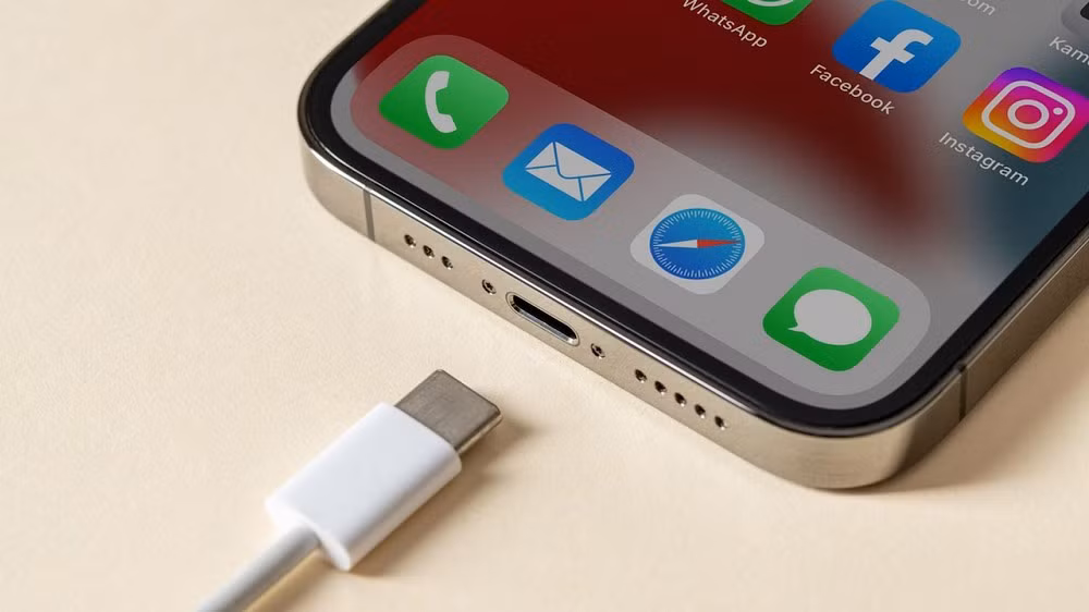 Người dùng cần chú ý sử dụng cáp và cổng USB chất lượng để đảm bảo an toàn.
