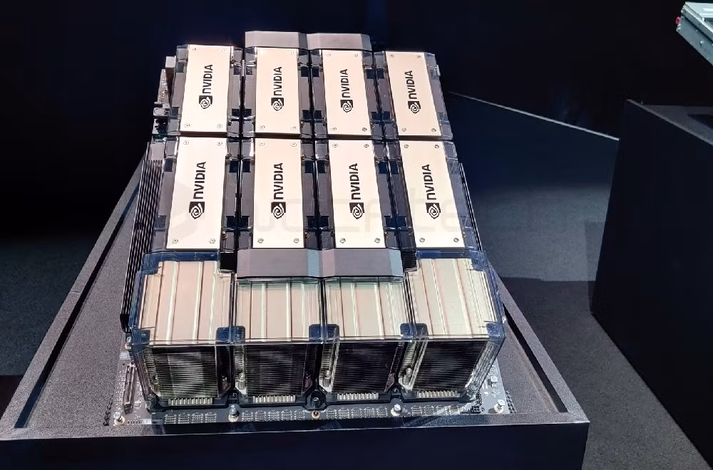 Thỏa thuận cho phép OpenAI truy cập hàng trăm nghìn GPU Nvidia, bao gồm chip AI thế hệ mới GB200 và GB300.