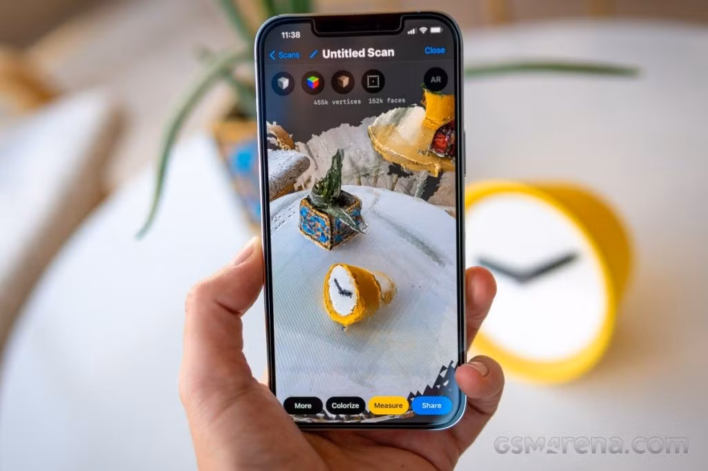 Với LiDAR, iPhone có thể đo chiều cao người hoặc quét vật thể 3D nhanh chóng chỉ bằng camera.