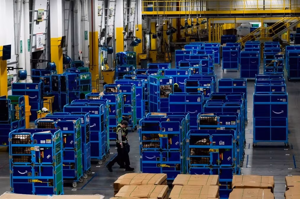 Amazon kỳ vọng việc này giúp tiết kiệm 0,03 USD mỗi đơn hàng, tương đương hơn 12,6 tỷ USD chỉ trong giai đoạn 2025-2027.