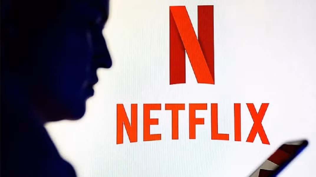 Các series kinh điển như Friends, The Big Bang Theory và The Sopranos cũng về tay Netflix.