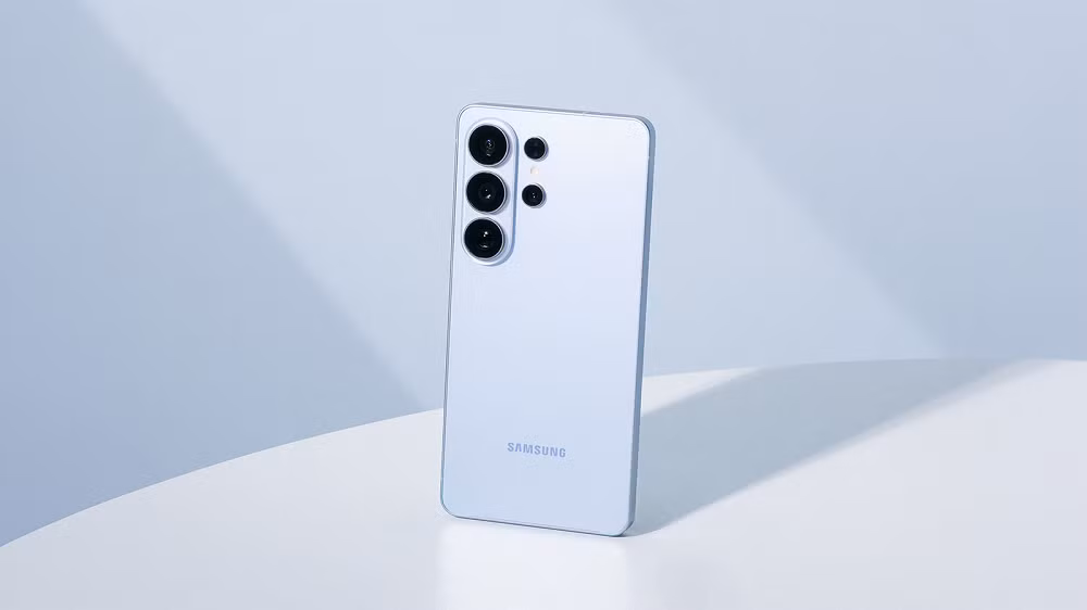 Điểm đáng chú ý là máy có thiết kế chắc chắn với khung Armor Aluminum và kính Gorilla Glass, cùng viên pin 5.000 mAh đáp ứng tốt nhu cầu sử dụng dài hạn.