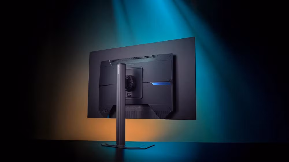 Màn hình còn đạt chuẩn DisplayHDR True Black 500, độ phủ màu 99,5% DCI-P3 và thể hiện màu sắc sâu, sống động.