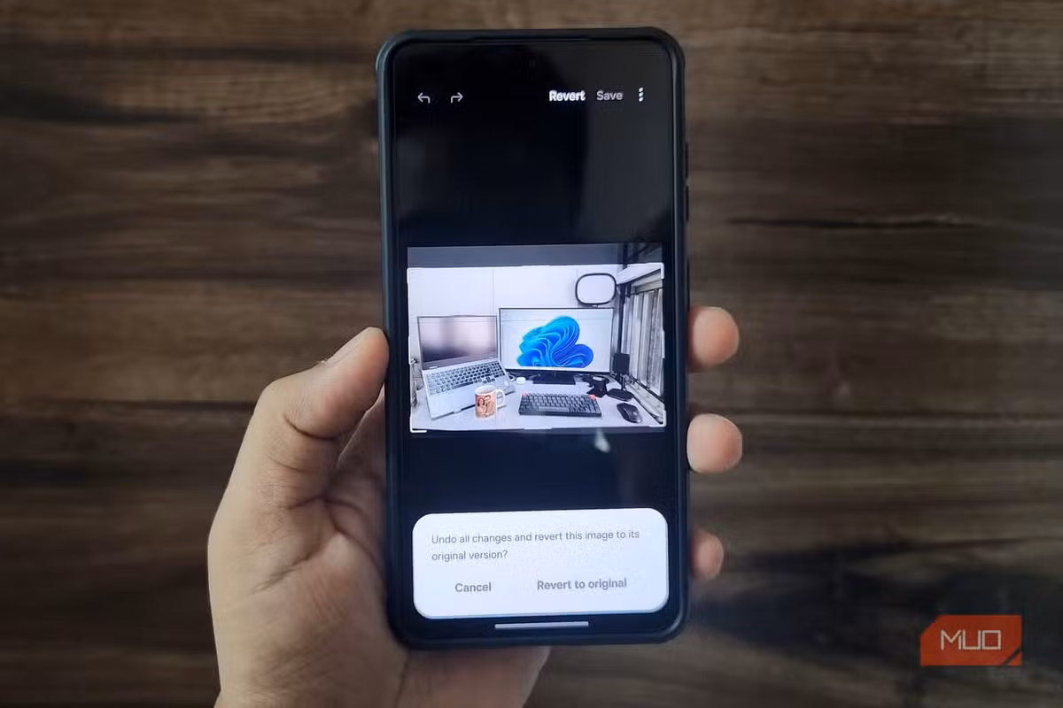 Nhiều người dùng Android thường xuyên dọn dẹp thùng rác trong ứng dụng Bộ sưu tập hoặc Trình quản lý tệp nhưng vẫn không hiểu vì sao bộ nhớ điện thoại liên tục đầy lên theo thời gian. (Ảnh: MUO)