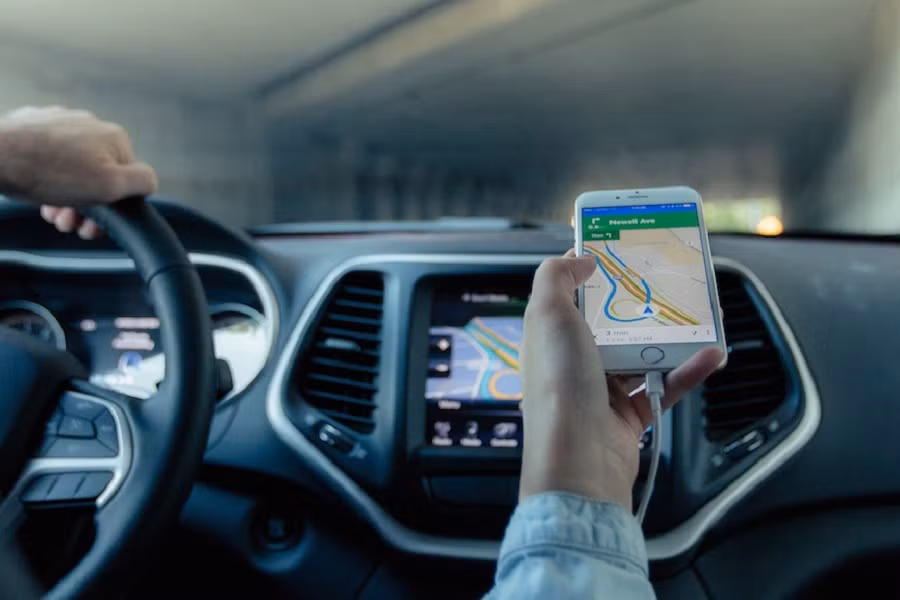Một số tổ chức từng lợi dụng dữ liệu GPS để can thiệp hành vi xã hội, làm dấy lên lo ngại xâm phạm tự do cá nhân.