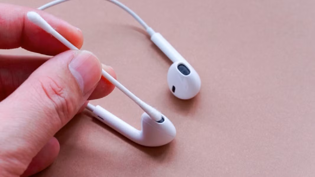 Theo Logitech, vệ sinh thiết bị định kỳ giúp tăng hiệu quả và duy trì độ bền.