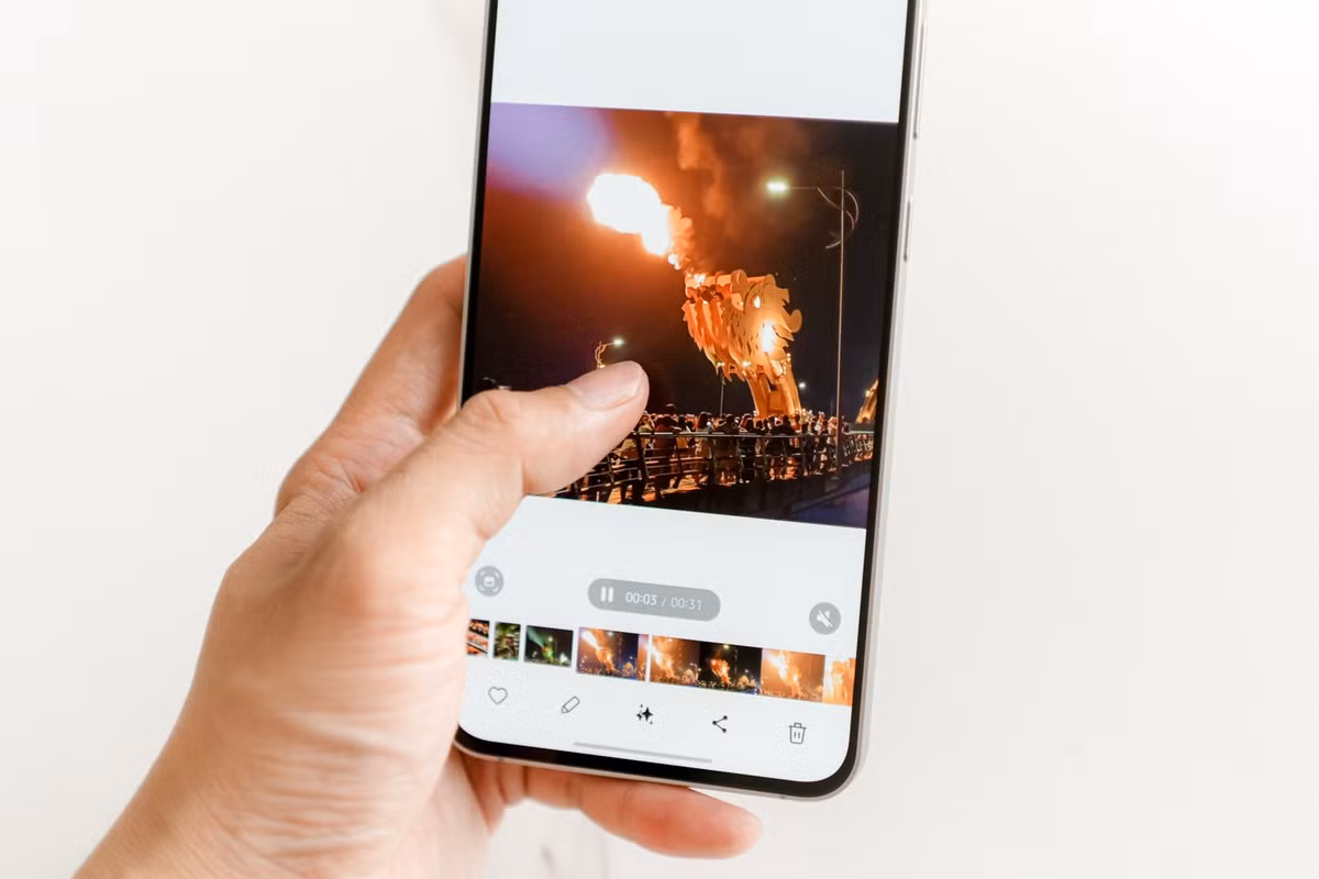Chế độ Slo-mo biến khoảnh khắc thường ngày thành video đậm chất điện ảnh.